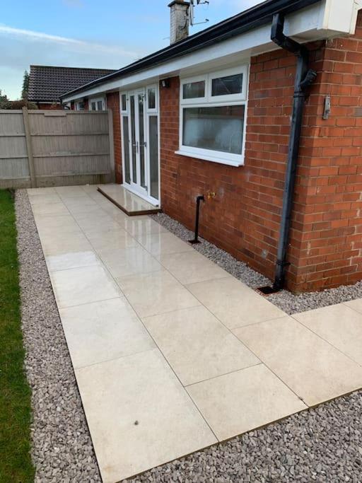 The Beautiful Bungalow Amazing Location For Chester & Zoo Wervin Exteriör bild